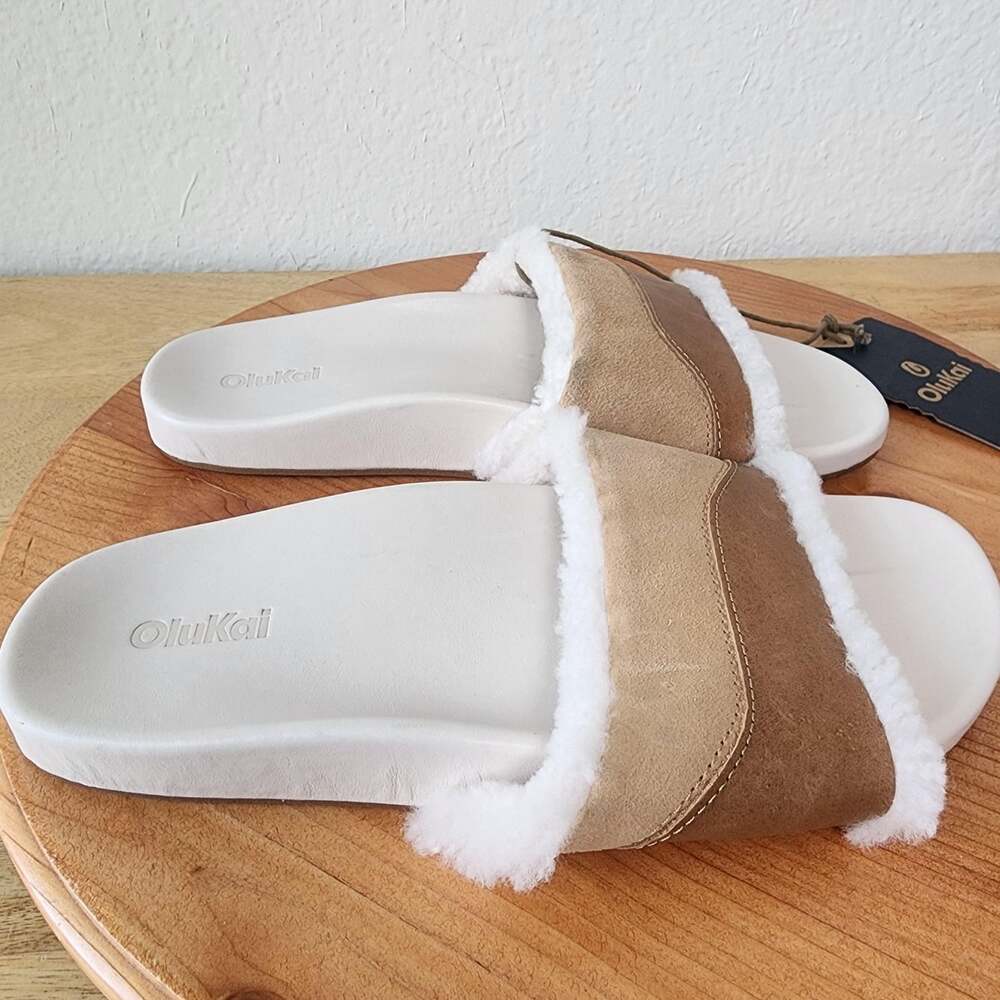 OluKai Ho'ala Slide Sandals Womens Size 8 Beige Leather Shearling Slides Comfort